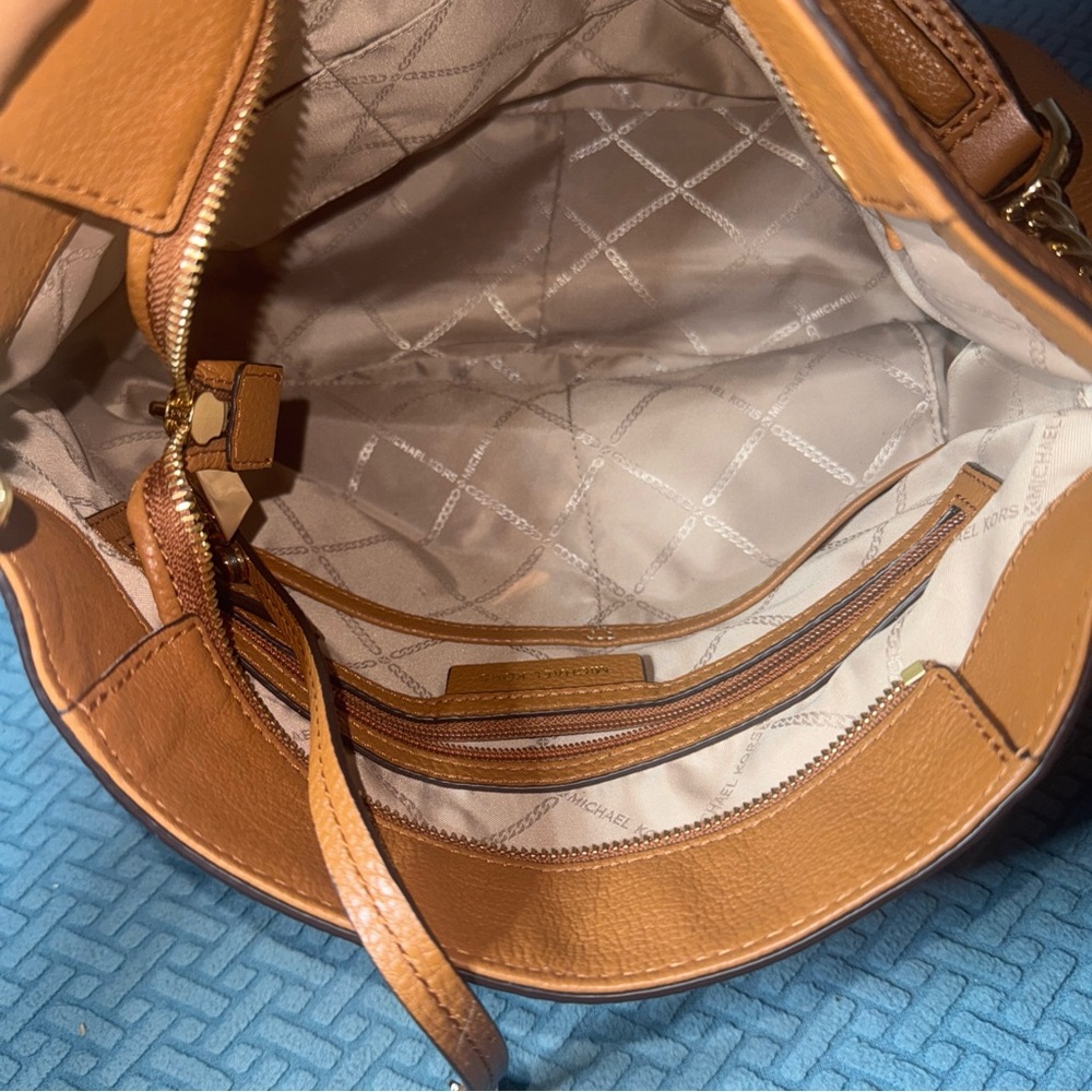 Michael Kors Camel Leather Hobo Bag with Chain Strap looks new med large - Picture 5 of 7